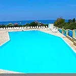Baia Calava E Üdülőpark