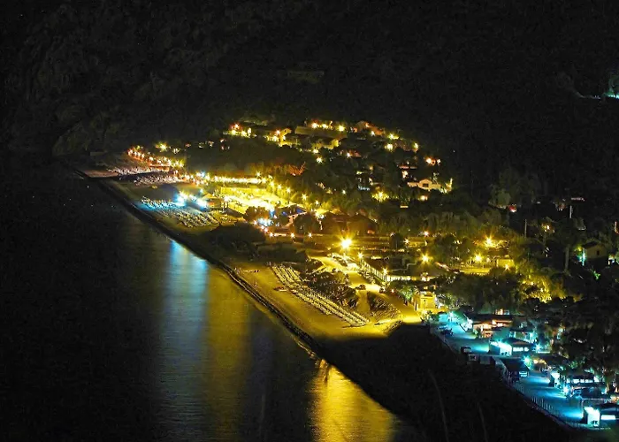 Baia Calava E Üdülőpark Gioiosa Marea