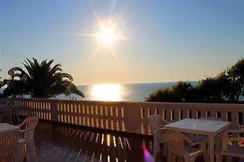 Baia Calava E Üdülőpark Gioiosa Marea